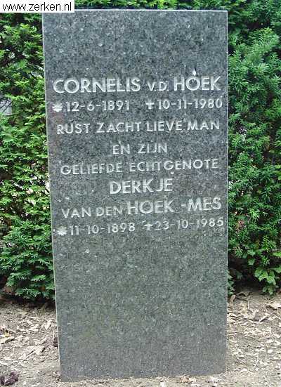 Klik voor foto in apart venster cvdhoek_zerk.jpg